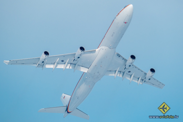Airbus A340-313X